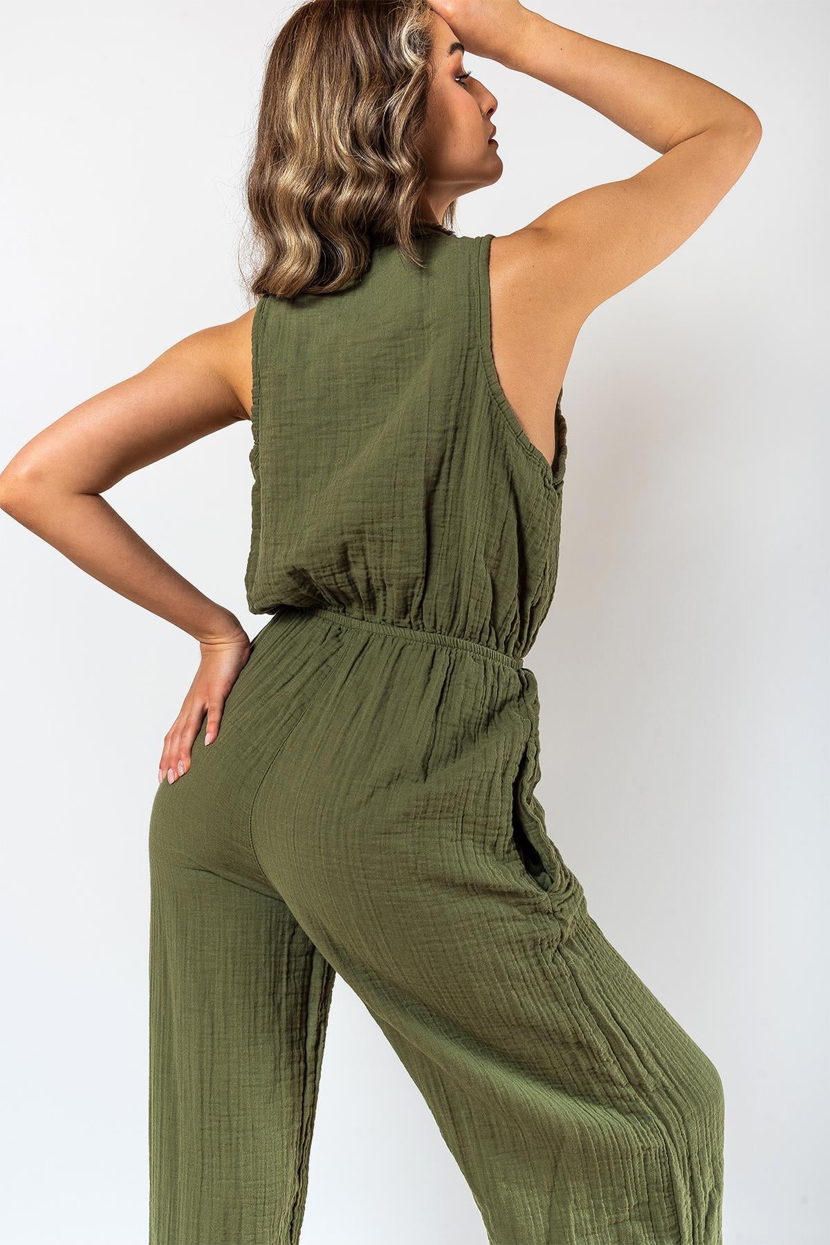 Kyra Müslin Jumpsuit mit Ausschnitt, khaki