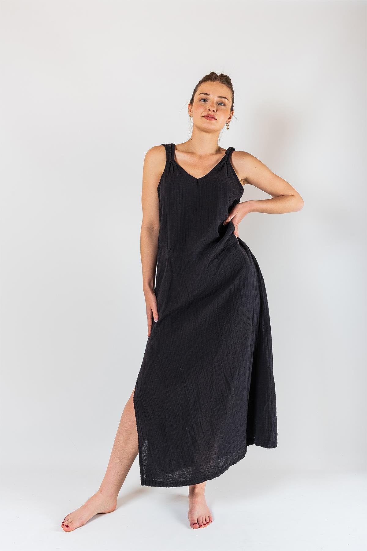Kyra Müslin Kleid mit Schulterausschnitt, schwarz